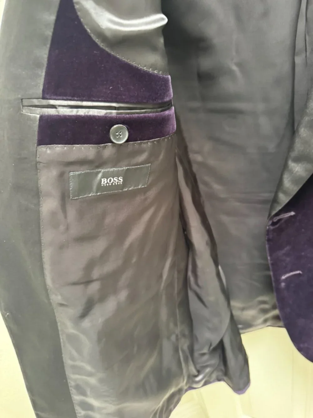 Beautiful Dark Purple Peak Lapel BOSS Dinner Jacket!